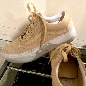 Original side stripe shoe. Lightly used Vans. Old Skool Shoes